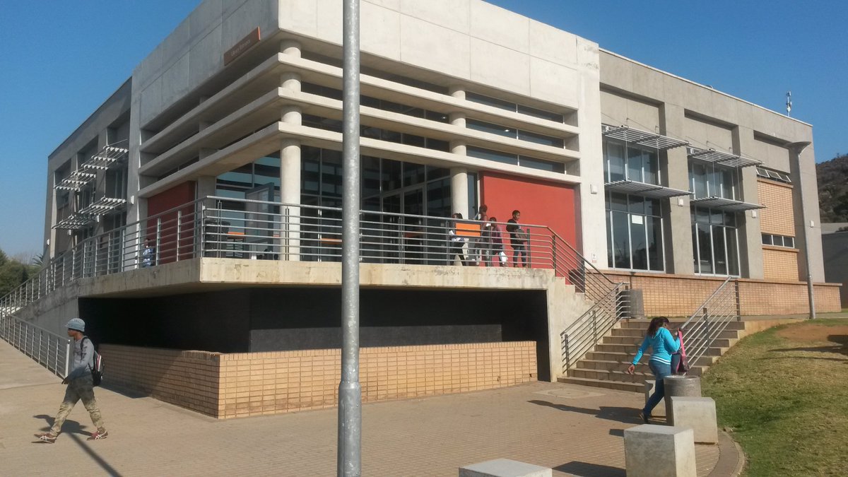 Students walking outside the UJ Soweto Campus Library